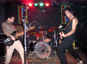 Akauzazte zuzenean Bonberenean, 2004